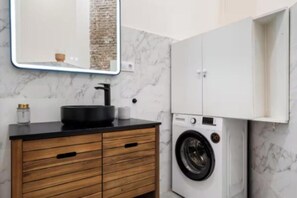 Interior - Spacious Apartment Near Atocha Station for Families, Groups & Business Travelers (Madrid)