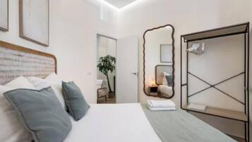 3 habitaciones, escritorio, tabla de planchar con plancha y wifi gratis