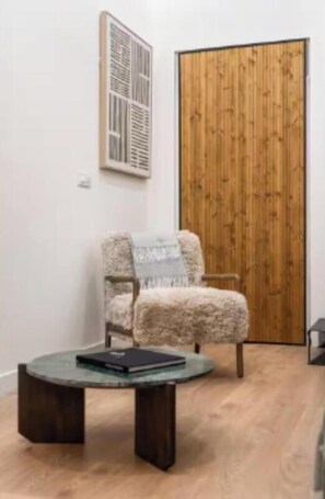 Unclassified image, 5 of 42, button - Spacious Apartment Near Atocha Station for Families, Groups & Business Travelers (Madrid)