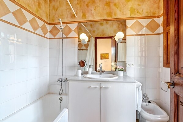 Douche, serviettes fournies