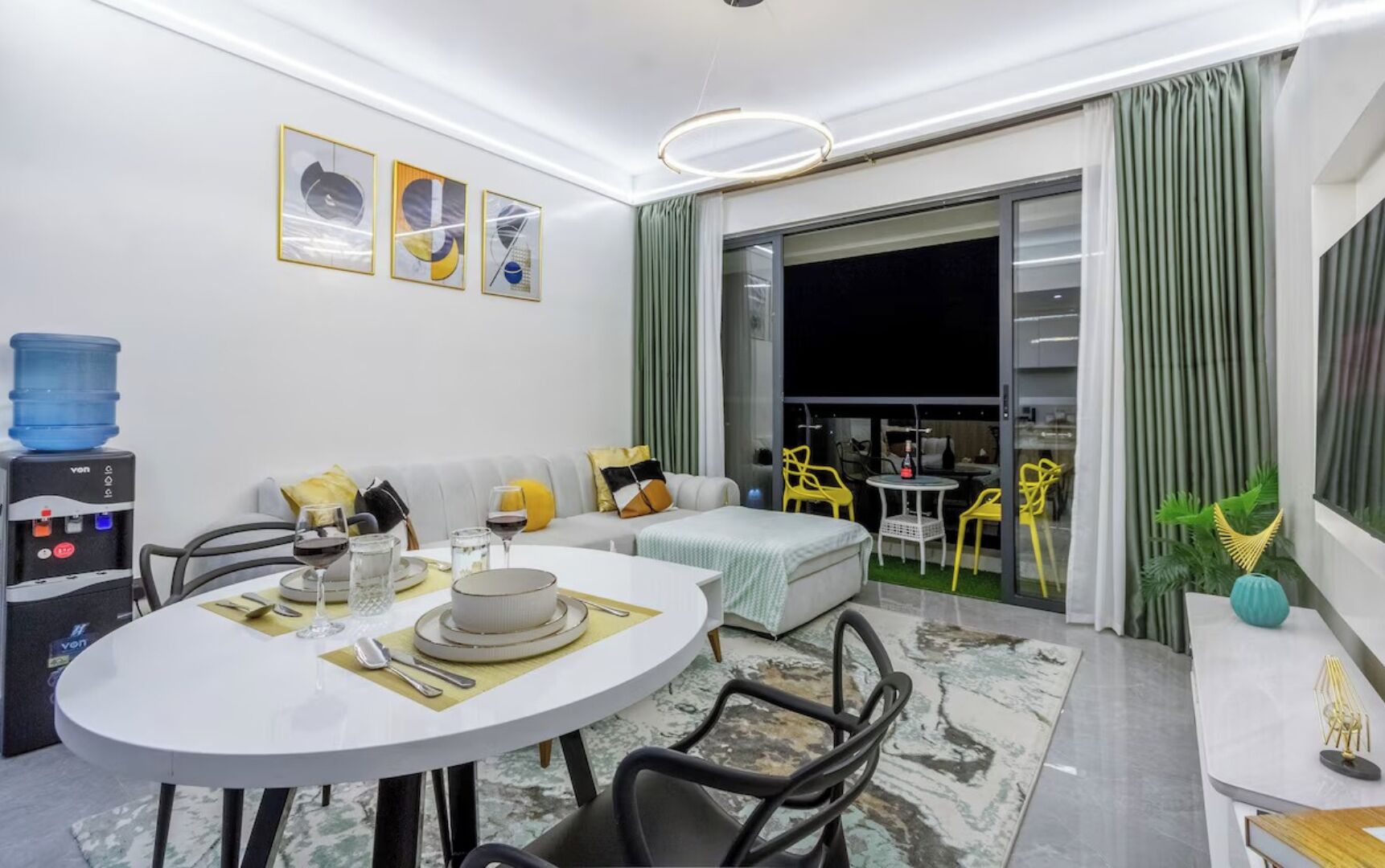 Deluxe Apartment | Dining