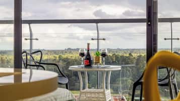 Deluxe Apartment | Outdoor dining