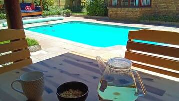 Gemeinsamer Schlafsaal, 1 Schlafzimmer, barrierefrei, Raucher | Pool | Außenpool