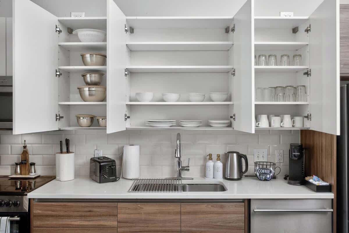 Kaffetrakter/tekoker, kjøleskap, mikrobølgeovn og ovn