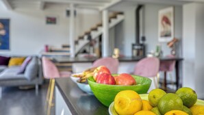 A modern kitchen with a green bowl of fruit, a plate of lemons, and a dining area with a pink chair. -
Luxurious Villa Ella Talloires (Talloires-Montmin)