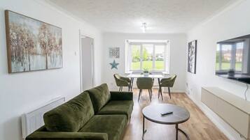 Apartment, 2 Bedrooms | Living room