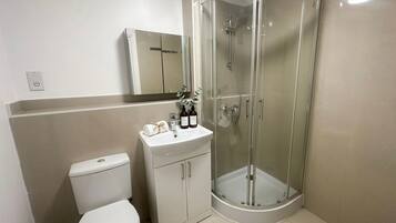 Apartment, 2 Bedrooms | Bathroom