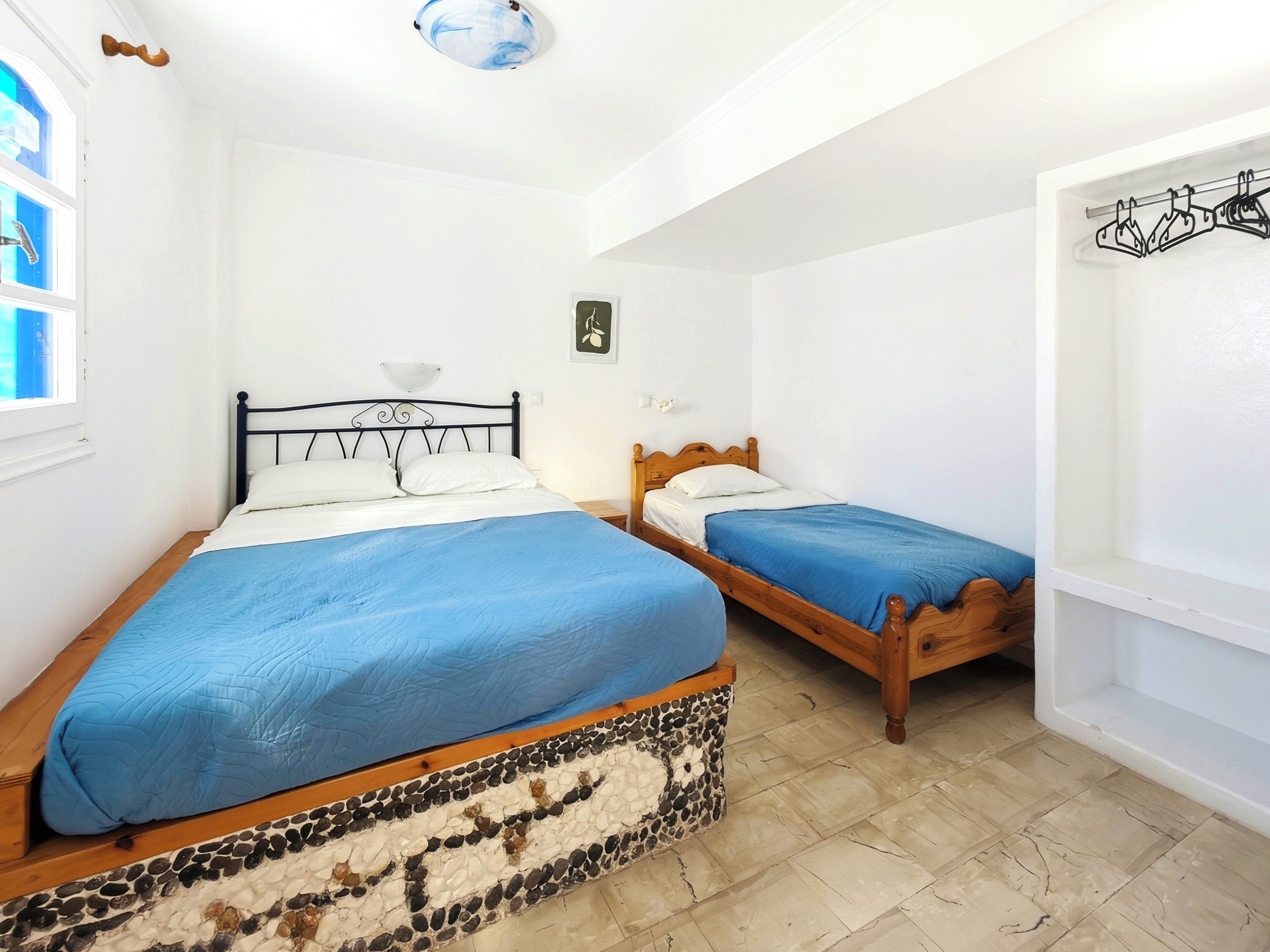 Triple Studio with Terrace | Cofres nos quartos, quartos à prova de som