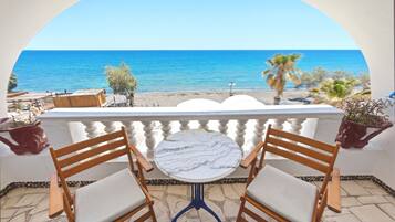 Sea View Dome with Balcony | Vista desde la propiedad