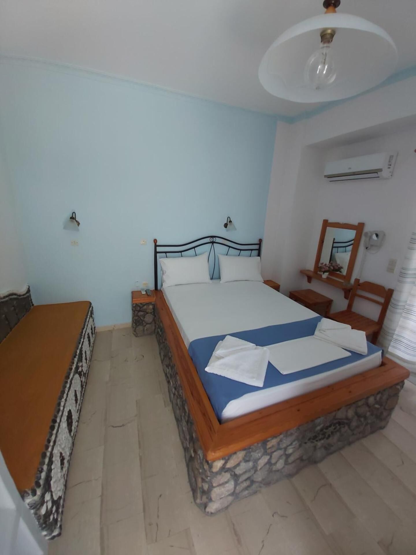 Sea View Suite with Balcony | Zimmersafe, schallisolierte Zimmer, Bügeleisen/Bügelbrett