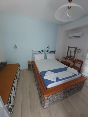 Sea View Suite with Balcony | 객실 내 금고, 방음 설비, 다리미/다리미판, 무료 WiFi