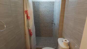 Triple Studio with Terrace | Bathroom | Shower, towels, soap, shampoo