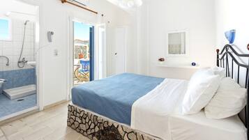 Sea View Studio with Balcony | In-room safe, soundproofing, iron/ironing board, free WiFi