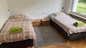 WiFi, bed sheets