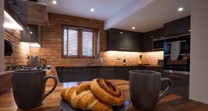 The Old Pitman's House - near Sherwood Forest, Spacious modern home