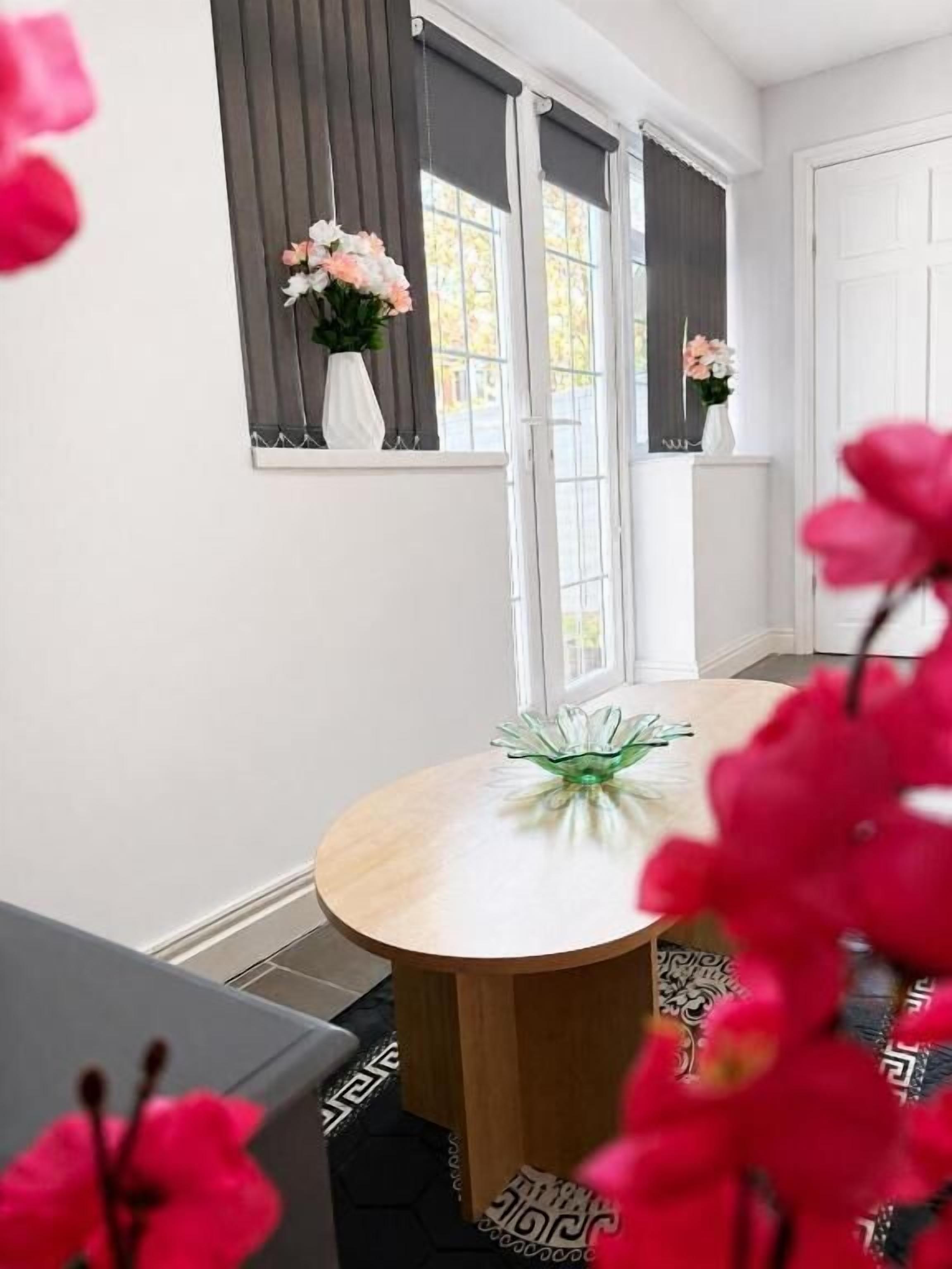 Apartment, Multiple Beds, Private Bathroom, Garden View | Interior