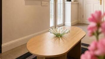 Apartment, Multiple Beds, Private Bathroom, Garden View | Interior