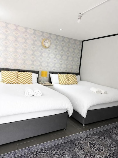 RS Prime Apartment for Family Couple