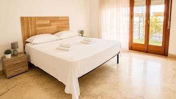5 habitaciones, tabla de planchar con plancha, wifi y ropa de cama