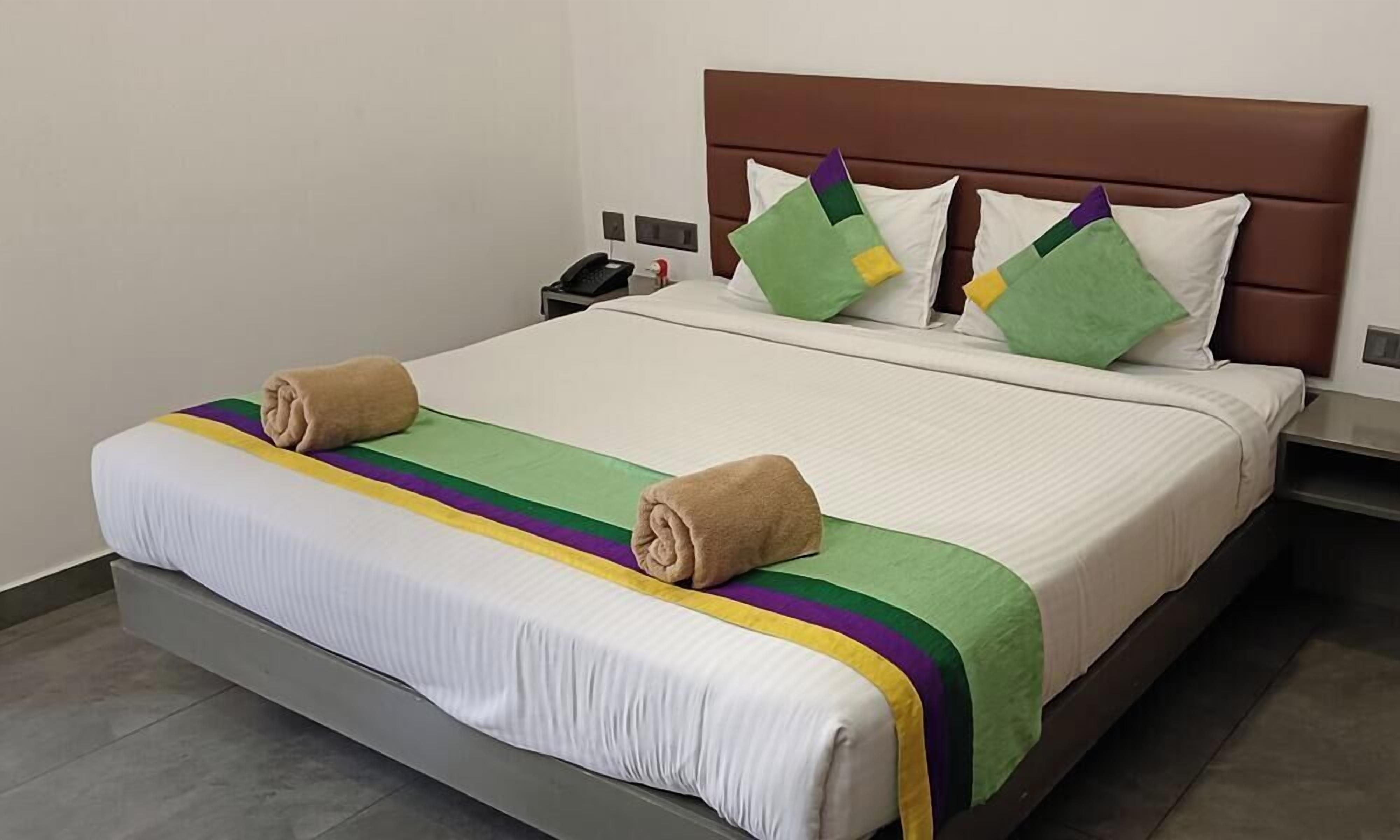 Standard Double Room | Meja, ruang kerja komputer riba, Wi-fi percuma 
