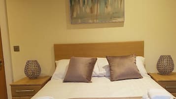 In-room safe, soundproofing, iron/ironing board, free WiFi