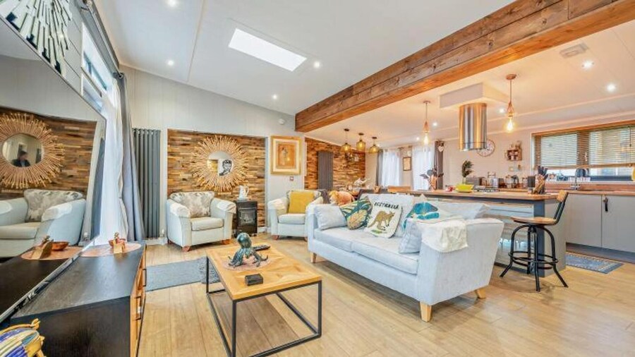 Lodge Sleeps 6 With Indoor Pool & Parking