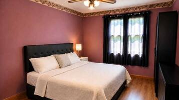 4 bedrooms, iron/ironing board, WiFi, bed sheets