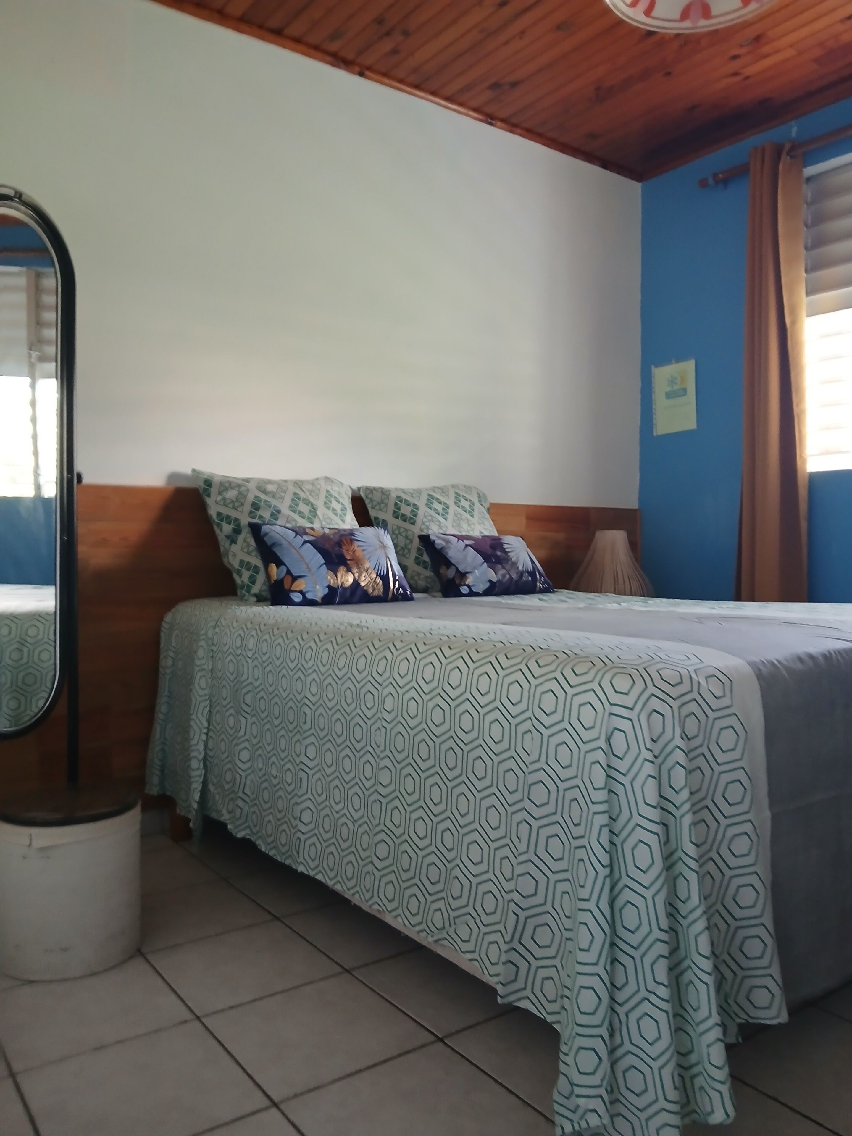 2 chambres, fer et planche à repasser, accès à Internet, literie fournie