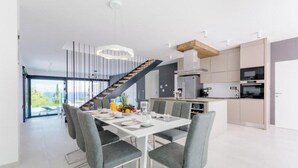 Dining - Villa Pax. (Sutivan)