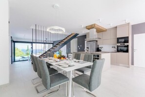 Dining - Villa Pax. (Sutivan)