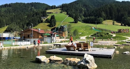 Wunderbares alleinstehendes Ferienhaus für 14 Gäste mit TV und Terrasse