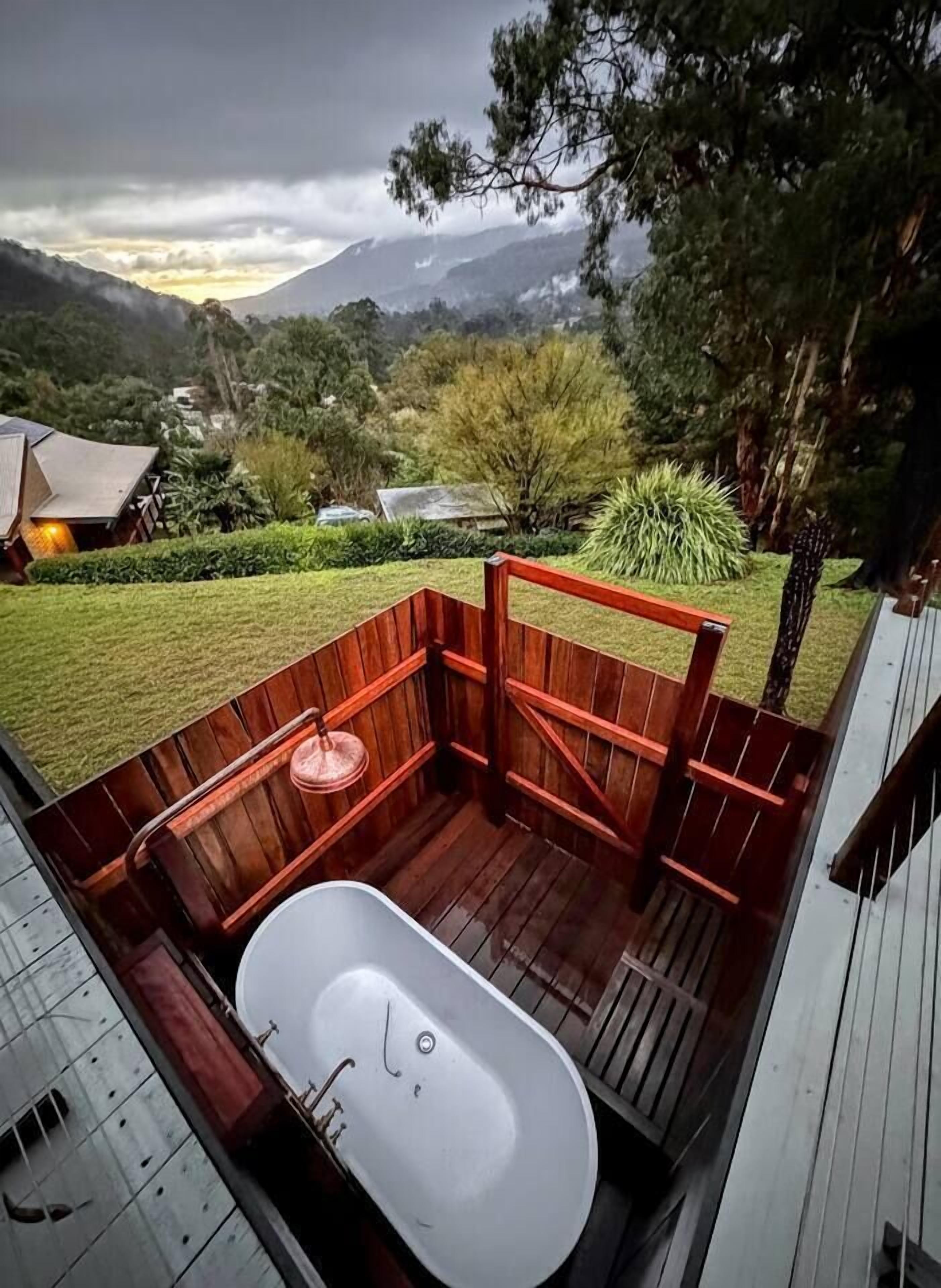 Outdoor spa tub