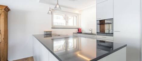 Oven, dishwasher, high chair