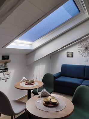 Deluxe Suite, City View | Dining - pepe attic room napoli (Napoli)