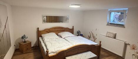 Iron/ironing board, WiFi, bed sheets