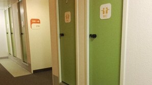 A hallway with doors marked for WC and numbered 209 and 216.