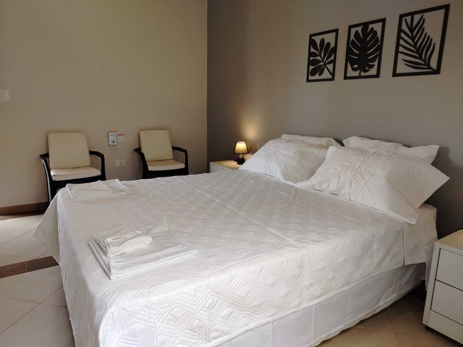 4 chambres, fer et planche à repasser, Wi-Fi, draps fournis