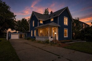 Exterior - Family-Friendly 3BR Near Downtown Vermilion (Vermilion)