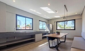 Basic Apartment | Dining - Casa em Cond. c/ Port. 24h e Teste 2 TST0002 (São Carlos)