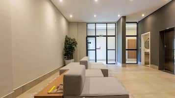 Apartamento básico | Saguão