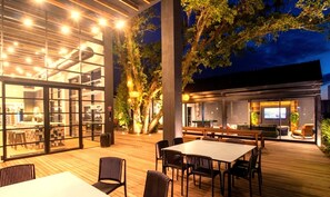 Chalet | Restaurante al aire libre