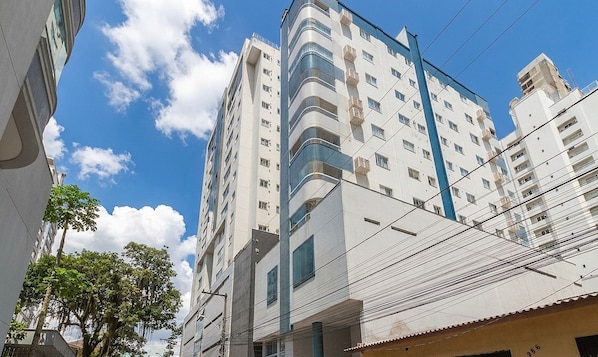 Apartment | Exterior - House w/ Laundry in Condo. in Jurere Tst0002 (São Carlos)