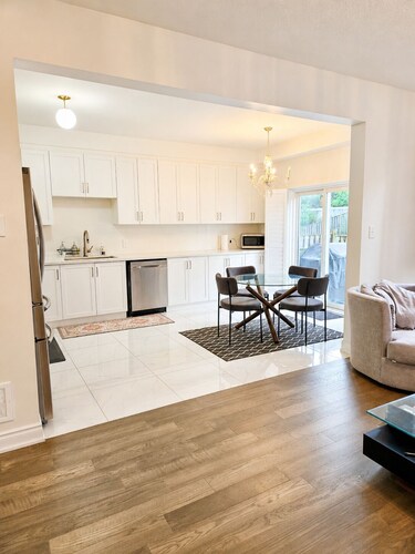 Family Friendly 4 BR 3 Bath Home near Toronto