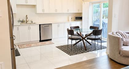 Family Friendly 4 BR 3 Bath Home near Toronto