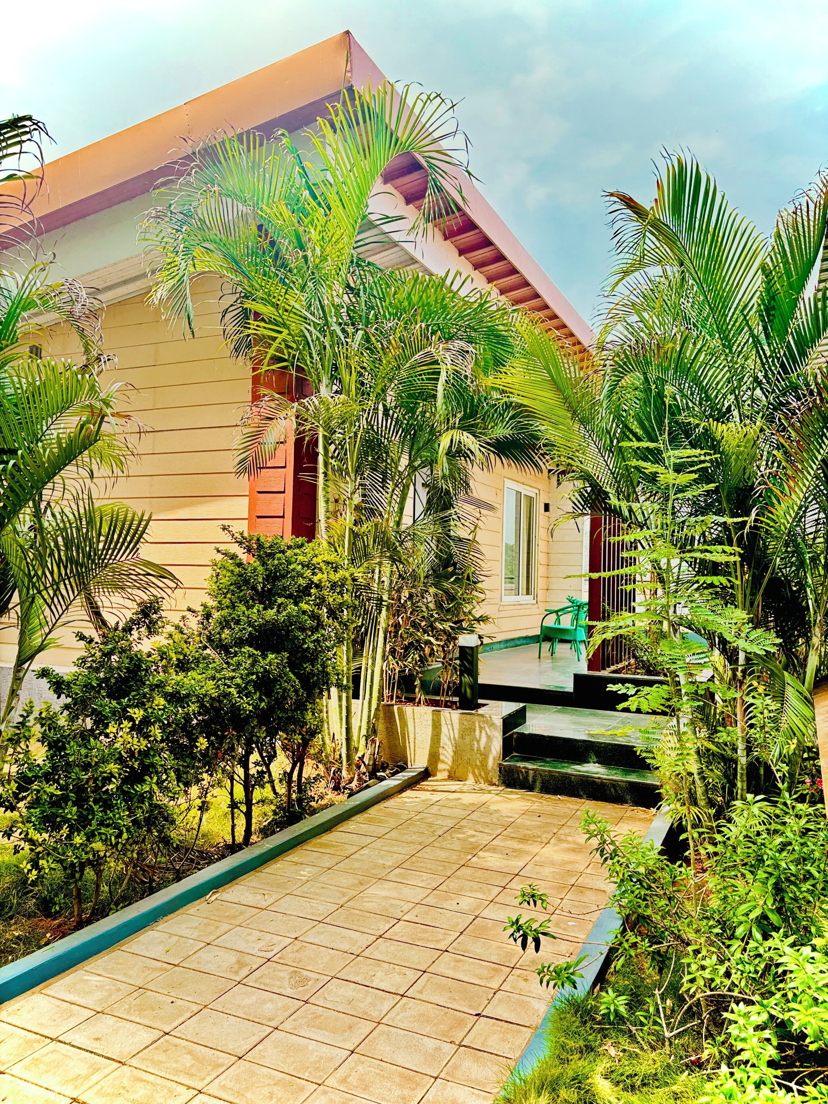 Premium Cottage, Balcony | Hypo-allergenic bedding, in-room safe, desk, laptop workspace