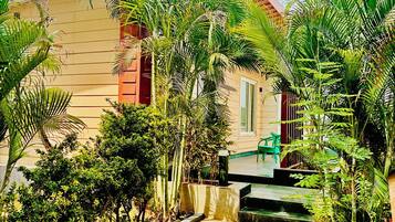 Premium Cottage, Balcony | Hypo-allergenic bedding, in-room safe, desk, laptop workspace