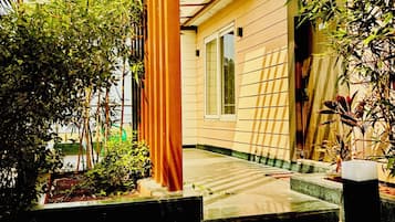 Premium Cottage, Balcony | Hypo-allergenic bedding, in-room safe, desk, laptop workspace