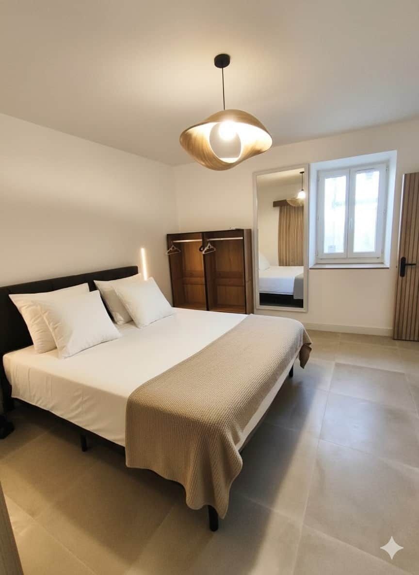 Escrivaninha, berço de viagem, Wi-Fi de cortesia, roupa de cama