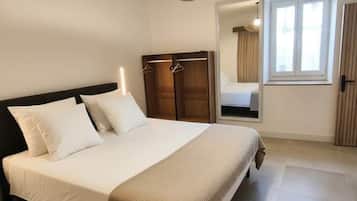 Skrivbord, resesÀng, gratis wi-fi och sÀngklÀder