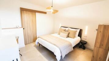 1 bedroom, desk, travel cot, free WiFi